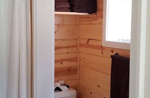 Keystone Cabin | A beautiful 2 bedroom cottage-style cabin minutes from Rushmore