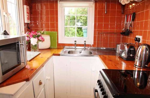 Manaccan Cottage | A beautiful 250 year old thatched cottage close to Frenchman's Creek. 2 bedrooms