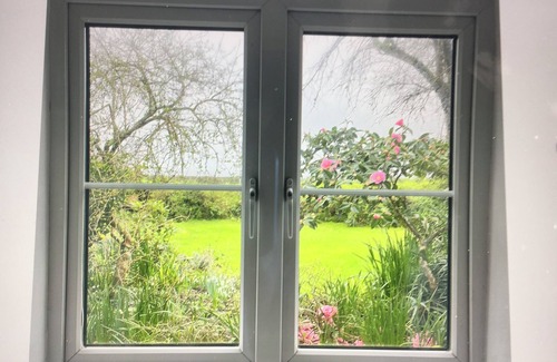 Manaccan Cottage | A beautiful 250 year old thatched cottage close to Frenchman's Creek. 2 bedrooms