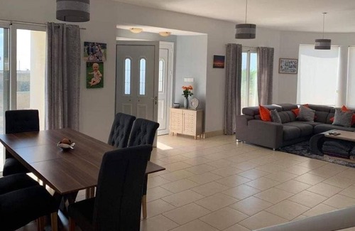 Tremithousa Villa | A beautiful 5 bedroom villa with stunning views over Paphos