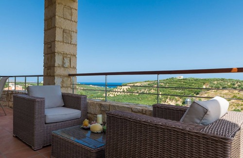 Agia Villa | A beautiful 5 bedroom villa with big private pool, just 7km away from Chania
