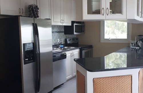 Coral Harbour Apartment | A beautiful apartment on a oceanfront property directly on coral harbour beach.