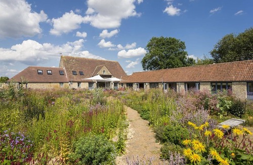 Laverton House | A beautiful barn sleeping 10 guests