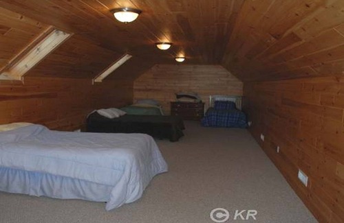 Gladwin House | A beautiful beach hotel on Lake Lancer