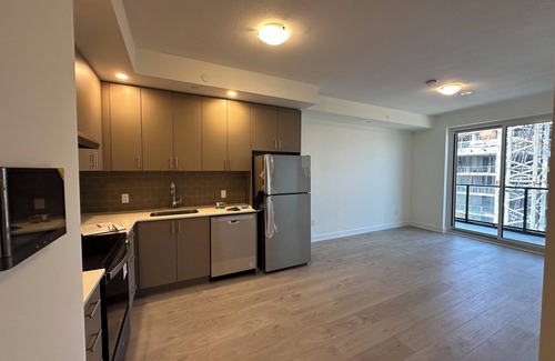 Oakville Condo | A beautiful condo 1 bed and 1 bathroom , good for 4 people