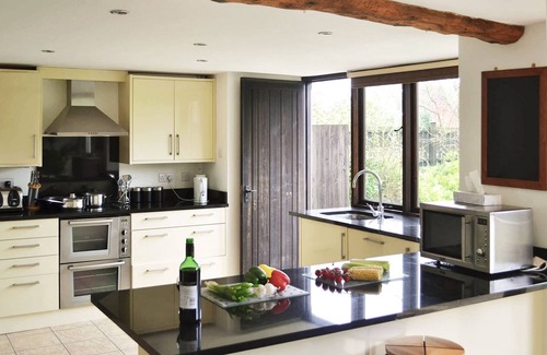 Honiton Cottage | A beautiful conversion of a 400-year-old threshing barn. Pet-friendly.