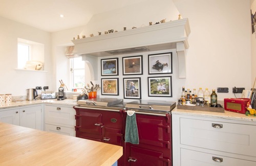 Aldsworth House | A beautiful Cotswolds home set in 3 acres. 4 bedrooms, plus a 1 bedroom annexe.