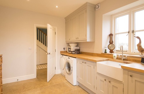 Aldsworth House | A beautiful Cotswolds home set in 3 acres. 4 bedrooms, plus a 1 bedroom annexe.