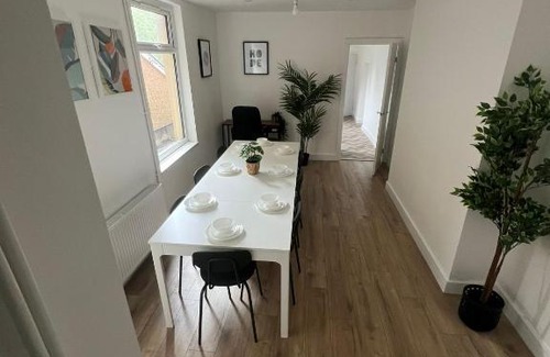 Treorchy House | A Beautiful Four Bedroom Home Located in the Heart of Treherbert