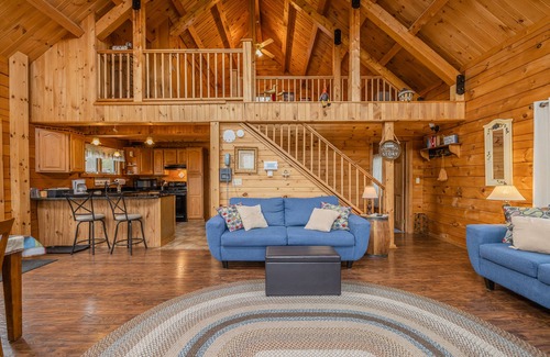 Penn Yan Cabin | A Beautiful, Fully Furnished Log Cabin Overlooking Keuka Lake