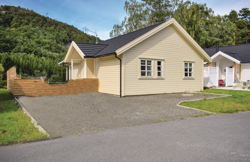 Farsund House | A beautiful holiday home in a quiet location in Åptapark, not far from the Åptafjord.