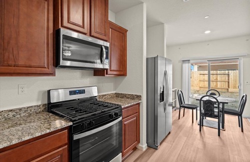 Stockton House | A beautiful home located close to the Lodi Wineries.