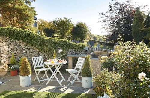 Over Haddon Cottage | A beautiful one bedroom detached cottage, perfect for romantic breaks in the Peak District.