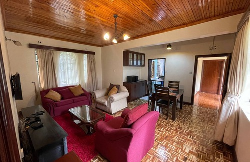 Kitisuru House | A Beautiful, peaceful & home feeling 2 bedroom guest house with a lavish garden