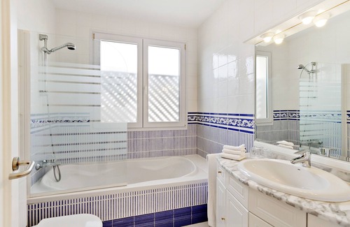 Sotogrande Villa | A beautiful, preppy chic holiday villa in Spain, large pool and 4 fine bedrooms!