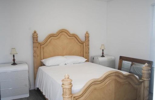 Orlando House | A beautiful queen bedroom