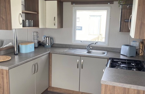 Rhyd-y-foel Cabin | A beautiful romantic weekend away with a hottub under the stars 🌟