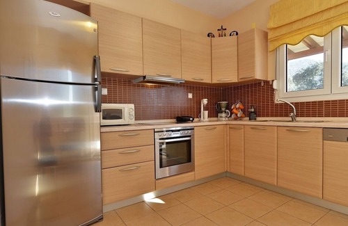 Skala Rachoniou Villa | A Beautiful Seafront House, fully Air Conditioned, Ideal for your Summer Holidays !