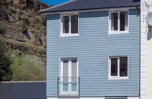 Shanklin House | A beautiful three bed town house on Shanklin Esplanade with 15% off ferry travel