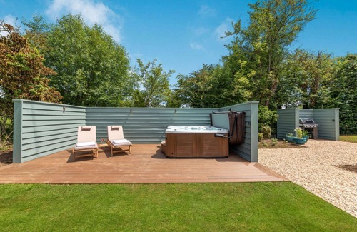 South Leigh Cottage | A beautiful three bedroom dog friendly holiday home near Oxford - Brook Cottage