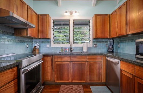 Kahaluu Bay House | A Beautiful View Beach House at Kahalu'u Bay! Snorkeling & Surfing ~ Steps Away!