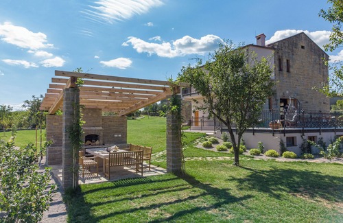 Buje Villa | A beautiful villa renovated in traditional Istrian style with pool and spa