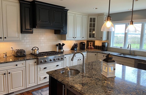 Woolford House | A Beautiful Waterfront Retreat for Family Gatherings!