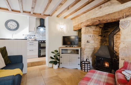 Moreton-in-Marsh Cottage | A beautifully presented two bedroom Cotswold stone cottage in the Cotswolds - Cobblers Cottage, More