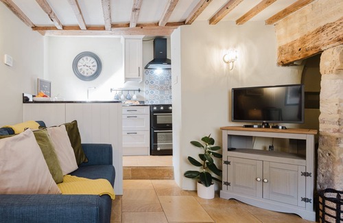 Moreton-in-Marsh Cottage | A beautifully presented two bedroom Cotswold stone cottage in the Cotswolds - Cobblers Cottage, More
