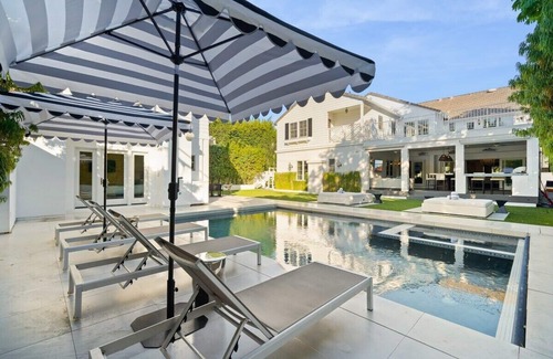 The Flats Villa | A beautifully maintained traditional style home located in the iconic Beverly Hills Flats