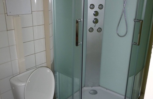 Lanton Bed & Breakfast | A BED AND BREAKFAST (STUDIO) FOR TWO PEOPLE WITH POOL AND BATHROOM