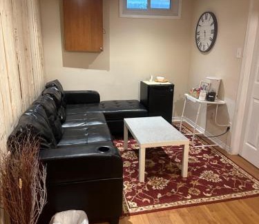 Ottawa Division House | A bed of 2 beds cute room for females only - Pour les femmes seulement