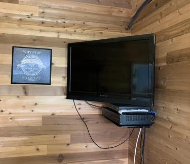 Oakhurst Bed & Breakfast | A Bed of Roses