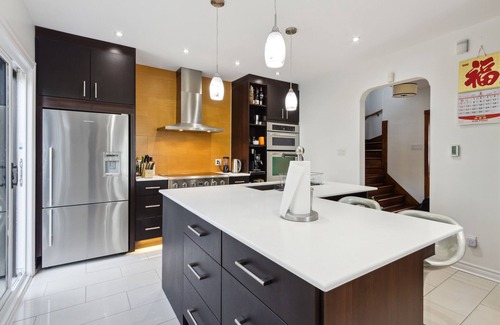 Cote-Saint-Paul Cottage | A big Cozy house near Downtown and the coolest street.