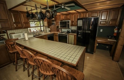 Fox Farm House | A Big Olympic Getaway 4 Bedroom Apts by RedAwning
