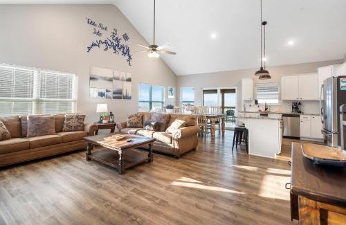 Kimberling City House | A Birds Eye Bridge View - 5 BDR with Private Hot Tub
