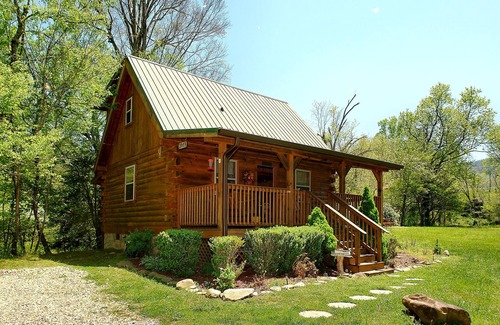 Cosby Cabin | A Bit of Heaven - 2 Bedrooms, 2 Baths, Sleeps 8 Cabin by RedAwning