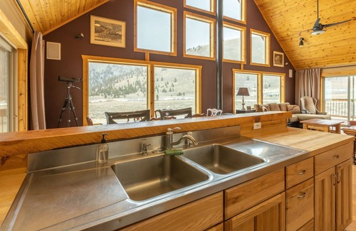 Cameron House | A bit of paradise in the Upper Madison Valley