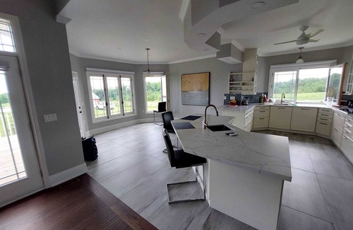 Durham Region House | A blend of luxury and natural splendor, nestled in the rural landscape of Oshawa
