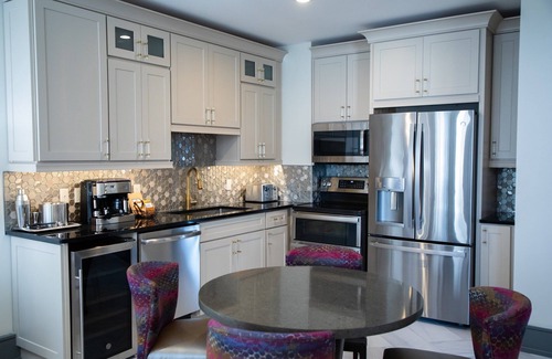 Central Business District Apartment | A Block From the French Quarter! Spacious Villa