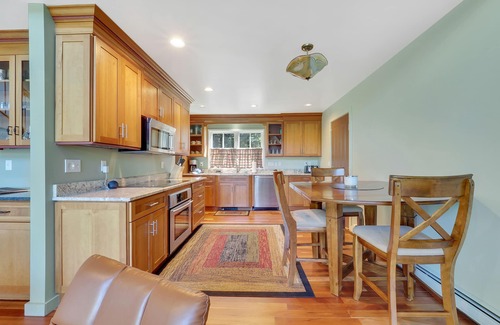 East Jordan House | A Boater's Paradise | Lake Charlevoix | Private 60' Dock | Dog Friendly!