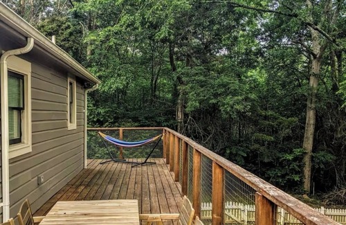 College Grove House | A Boho Retreat - THE FIREFLY- nA charming 2-bedroom home with complete privacy!