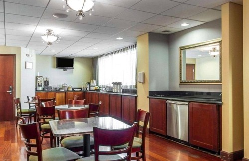 San Bruno House | A boutique Bay Area room near SFO