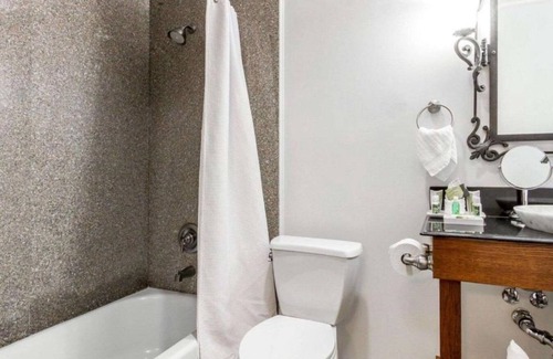 San Bruno House | A boutique Bay Area room near SFO
