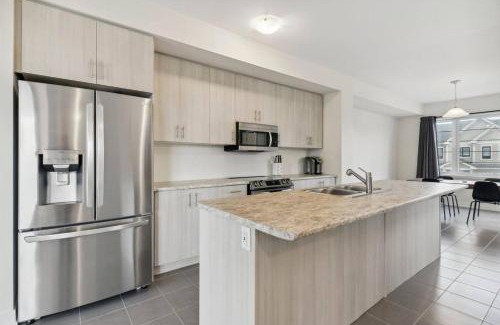 Thorold House | A Brand New 4BR Townhouse in Thorold Retreat