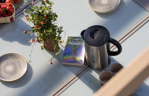 Molleges House | A break between Alpilles and Luberon, houses of saffron and liquorice