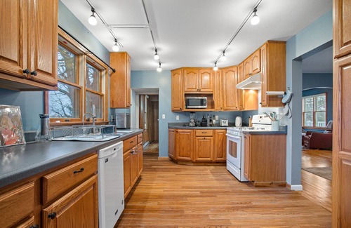 Kent House | A Breath of fresh Country Air with hot tub.