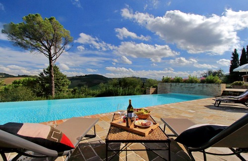 San Severino Marche House | A breathtaking view from a dream cottage.