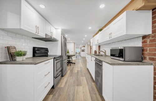 Orangeville Apartment | A bright & modern urban studio