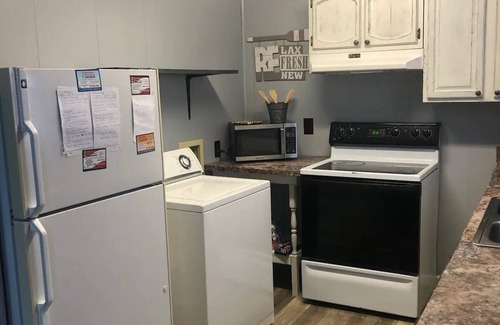 Frogue Cabin | A & C Cabin: Entire cabin- Burkesville, Kentucky, near golf course and boat ramp